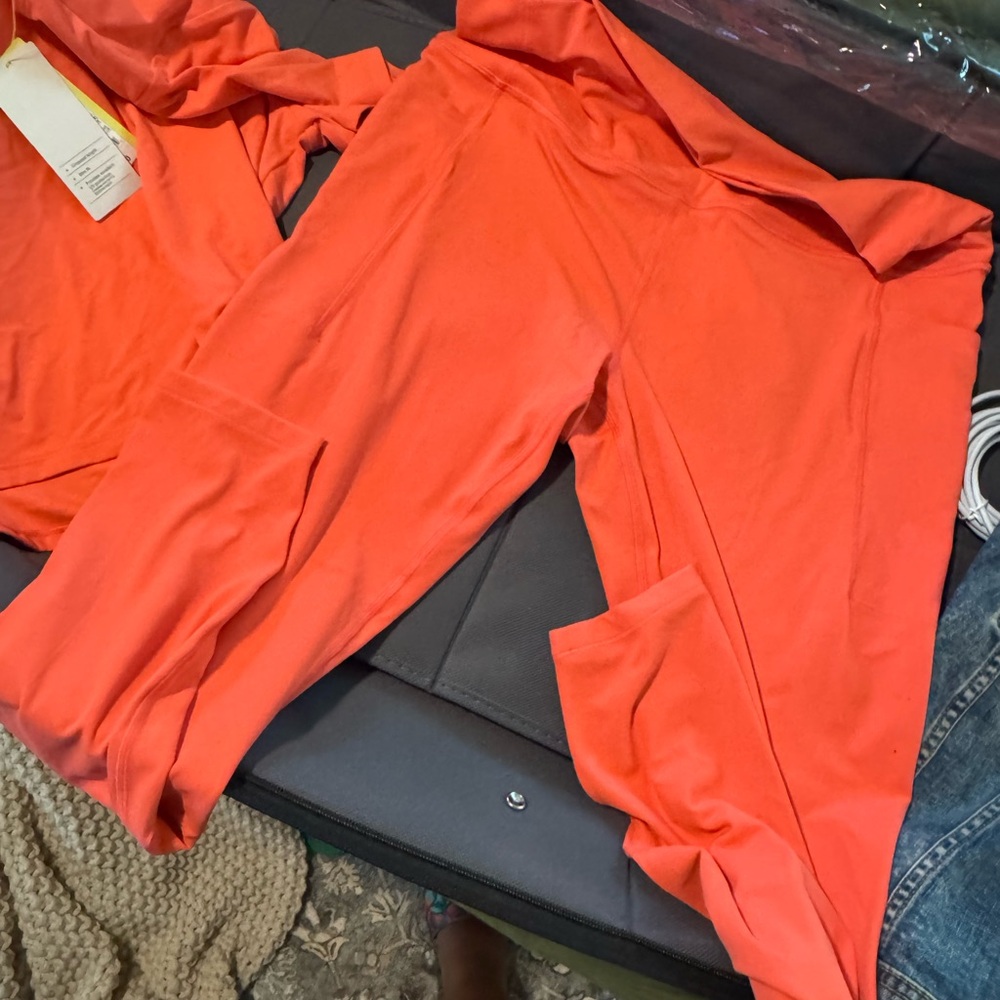 Top and leggings set - Picture 2 of 8